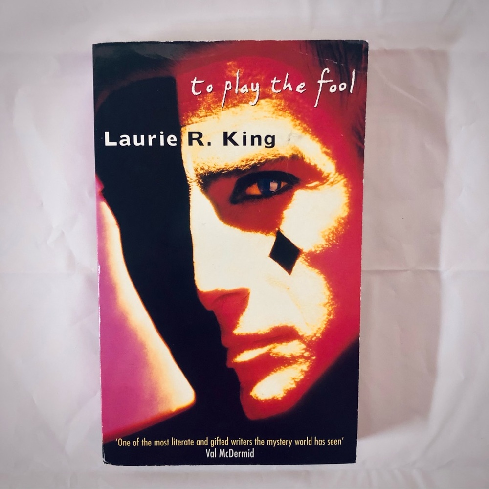 💝To Play The Fool by Laurie R. King, Mystery Crime Mass Produced Paperback Book
